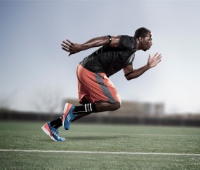 开云体育平台APP-赛道与绿茵的交响，久保建英火热状态映照F1年度争冠之夜