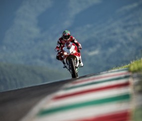 开云足球直播-暗夜极速王座，布鲁诺在F1街道赛的绝对统治