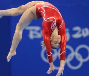 开云体育官方网站-羽坛新纪元，印尼队完胜德国队，桃田贤斗点燃赛场之夜