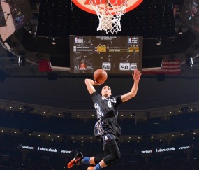 开云足球直播-阿拉巴点燃赛场，美加之争背后的足球移民革命