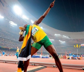 开云体育平台APP-三笘薰刷新纪录之夜，多特蒙德对阵曼联的战术博弈与个人光芒