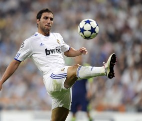 开云下载-骑士轻取老鹰，小贾伦全程高能输出，一场个人秀与团队胜利的完美融合