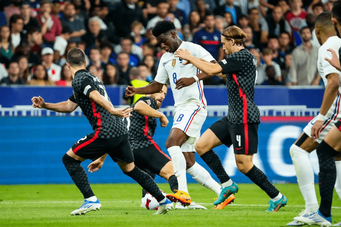 法国队翻盘日本队,黄鸭组合刷新纪录 法国队翻盘日本队,黄鸭组合刷新纪录