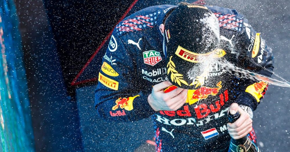 威廉姆斯横扫梅赛德斯，塞恩斯高光表现