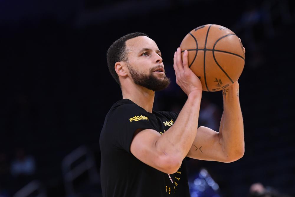 爵士险胜猛龙，库里点燃赛场