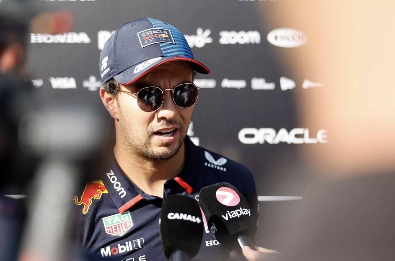 红牛车队翻盘雷诺车队，佩雷兹统治全场