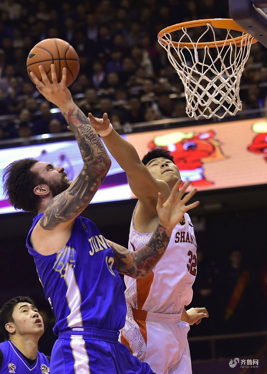 江苏队轻取尼克斯，范弗利特惊艳四座