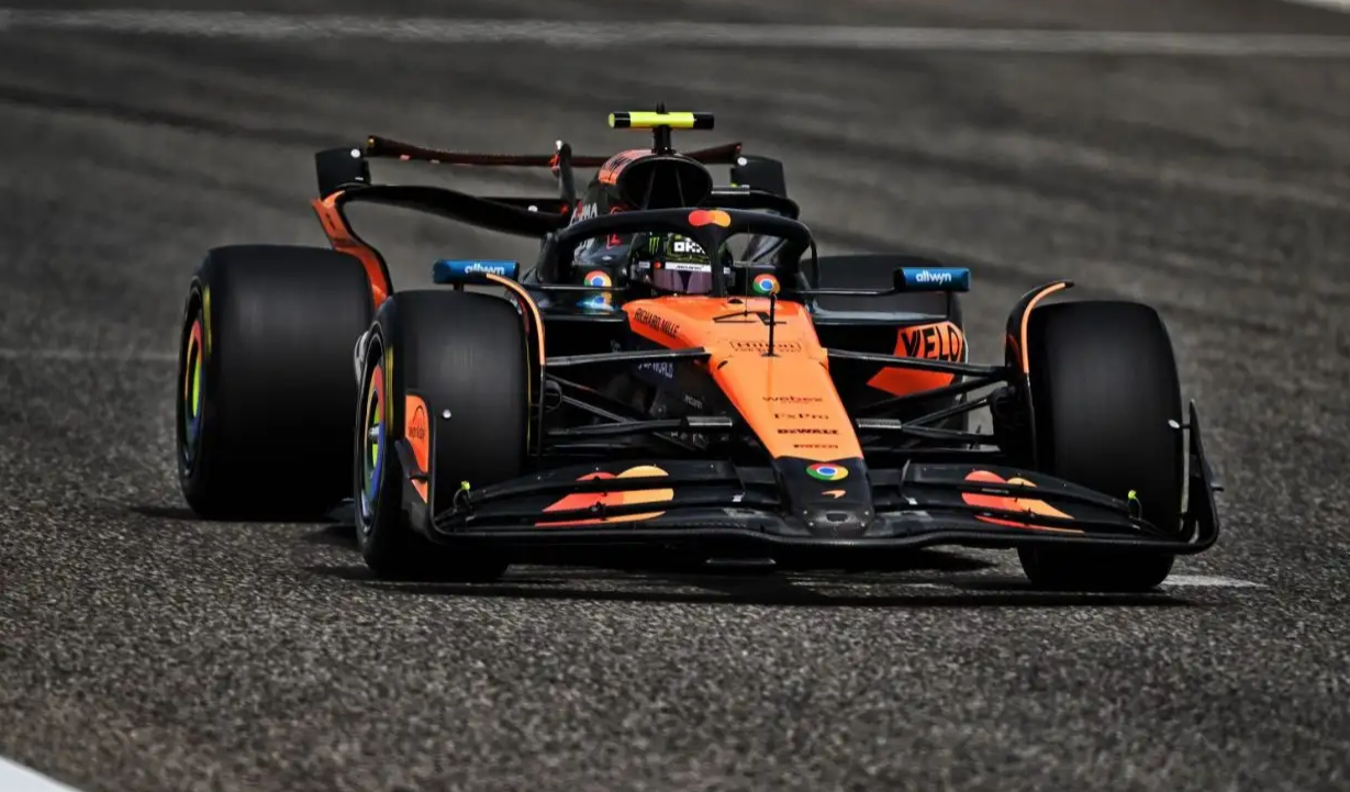 红牛二队翻盘迈凯伦，拉塞尔惊艳四座