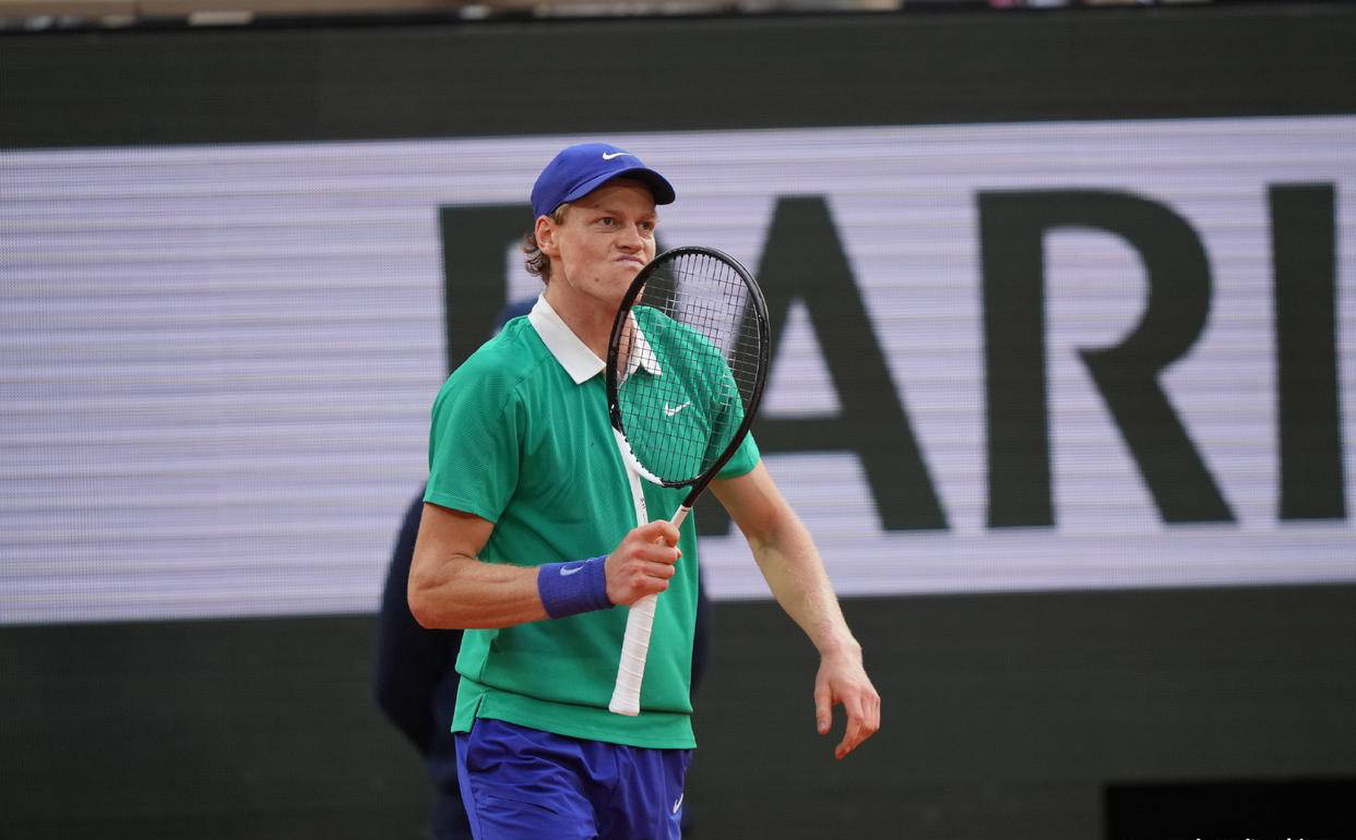 法网险胜联合杯，德约科维奇关键制胜