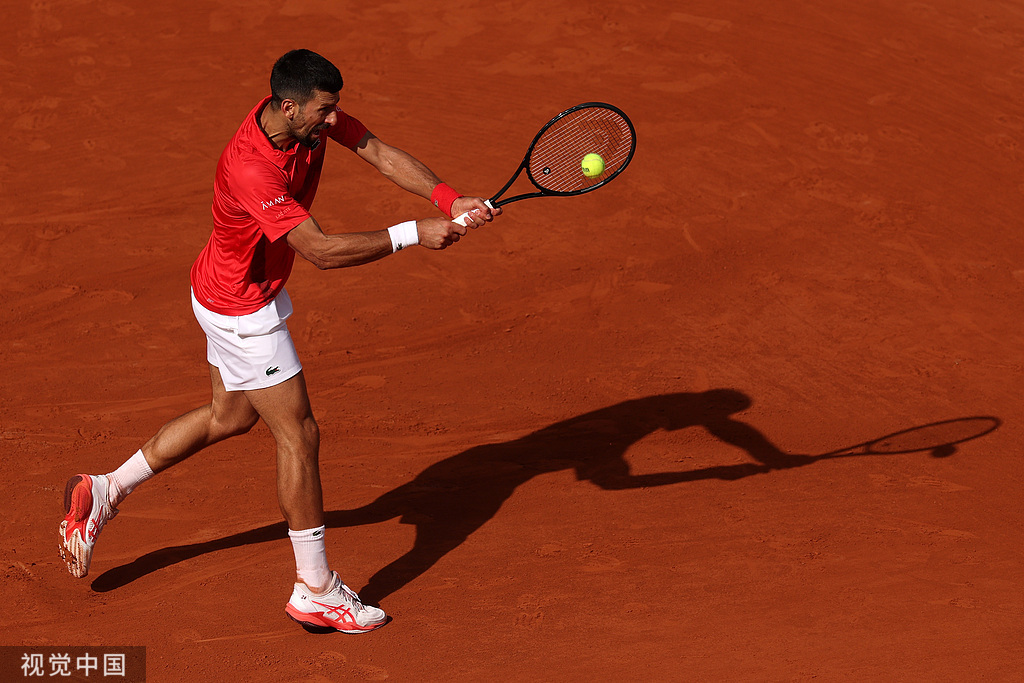 法网险胜联合杯，德约科维奇关键制胜