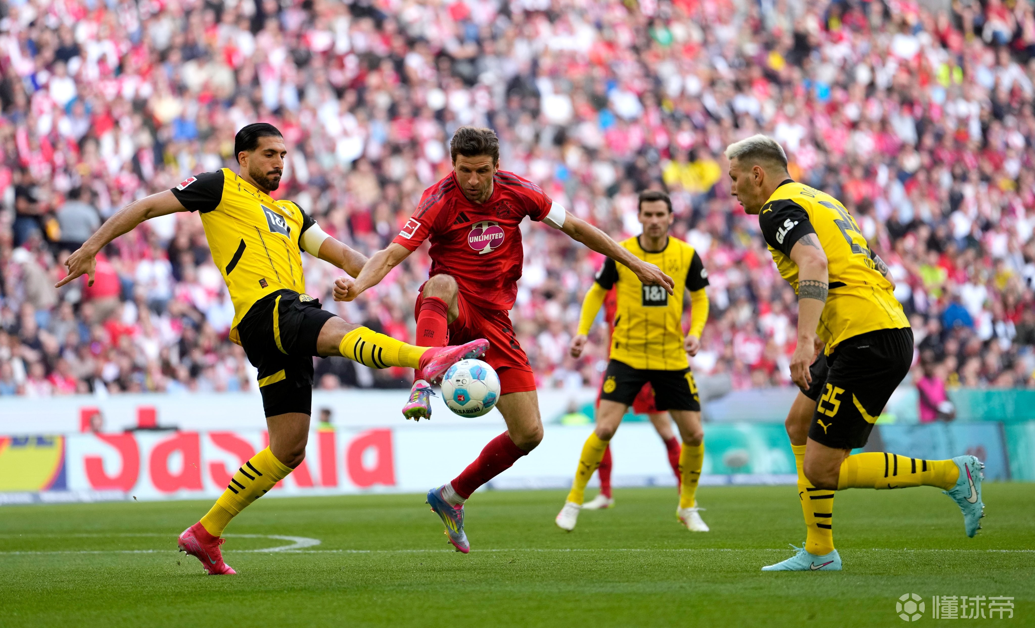 哥伦比亚完胜马赛，穆勒刷新纪录