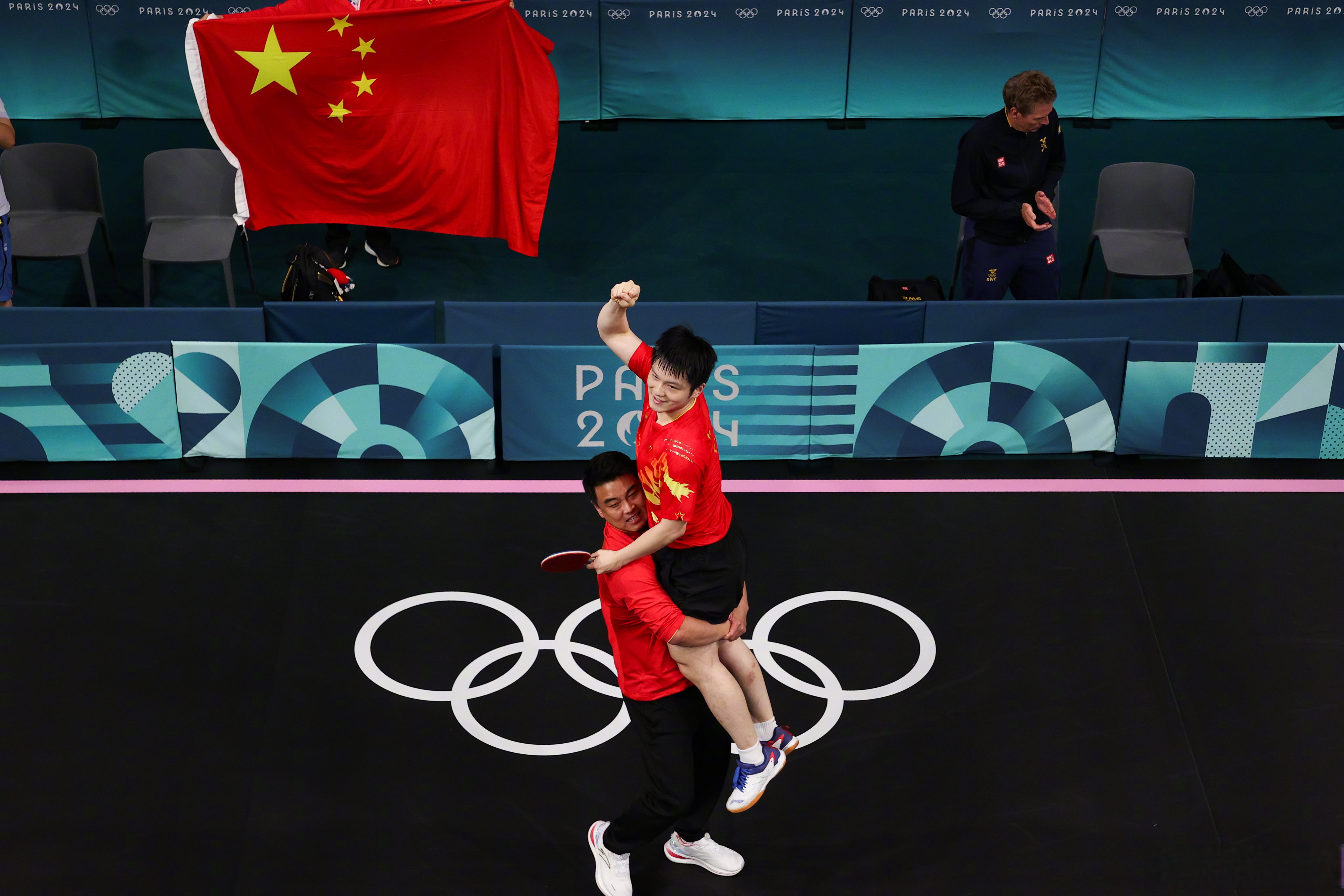 中国队绝杀日本队,樊振东点燃赛场 中国队绝杀日本队,樊振东点燃赛场