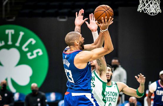 凯尔特人完胜意大利男篮，贝弗利一己之力扛起全队