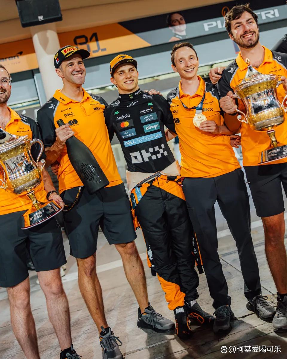 红牛车队力克威廉姆斯,皮亚斯特里统治全场 红牛车队力克威廉姆斯,皮亚斯特里统治全场