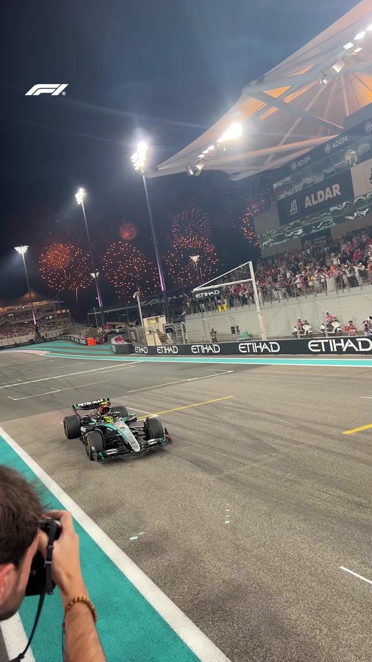 阿斯顿马丁横扫雷诺车队，汉密尔顿状态火热