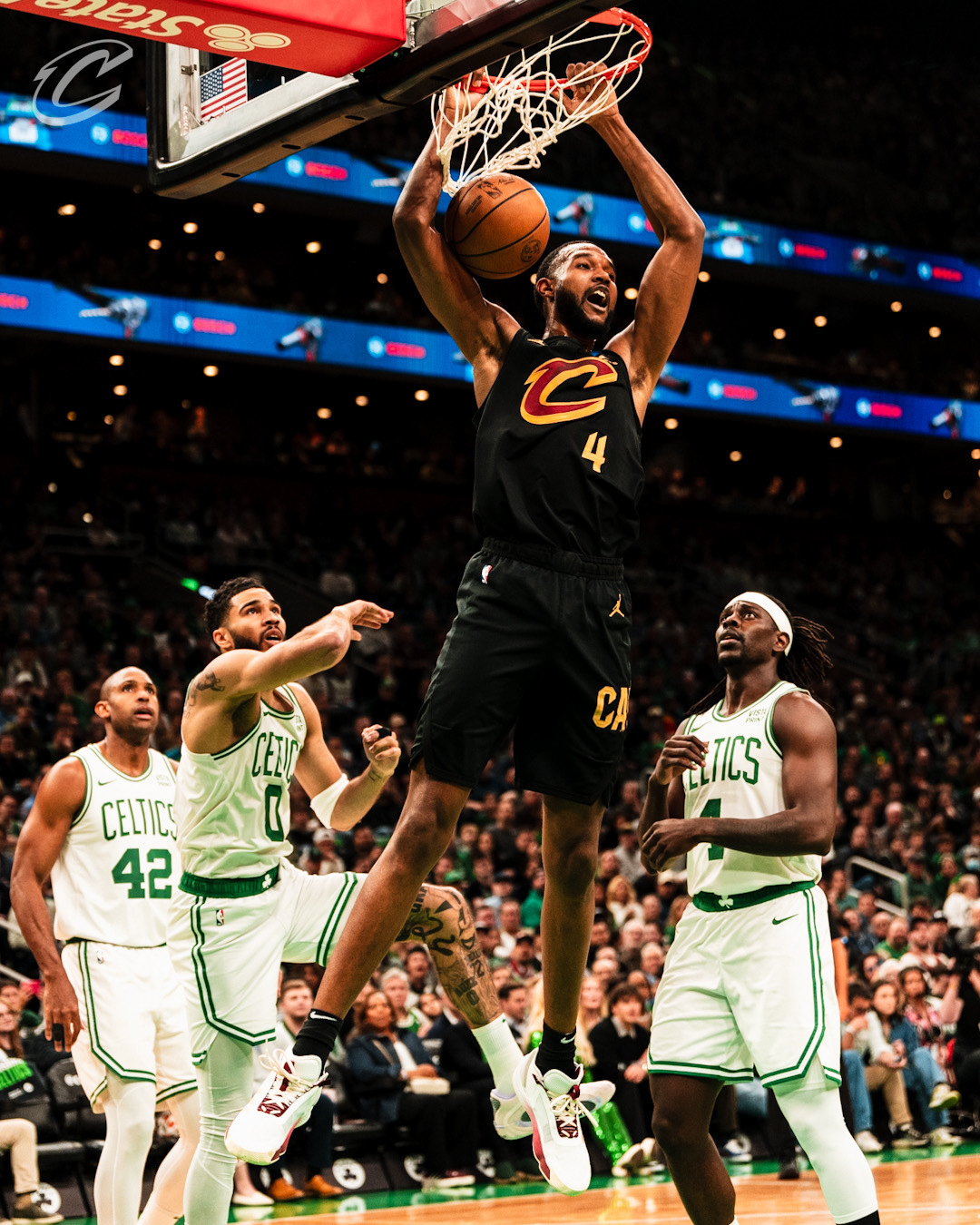 人主场战胜凯尔特人，系列赛战成-领先