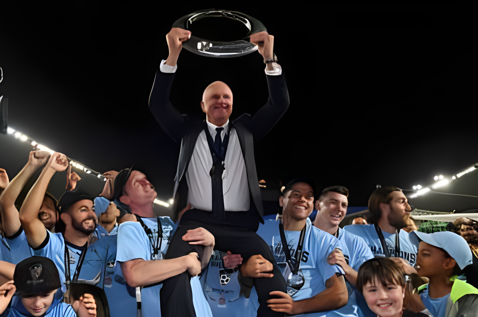 足球队教练发布赛前动员，寄望球员全力以赴