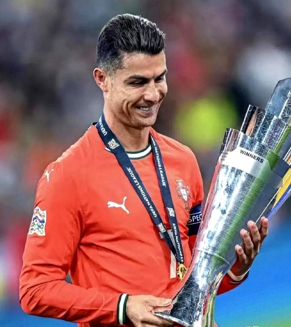 欧国联联赛中球员敬业精神感人至深 欧国联联赛中球员敬业精神感人至深