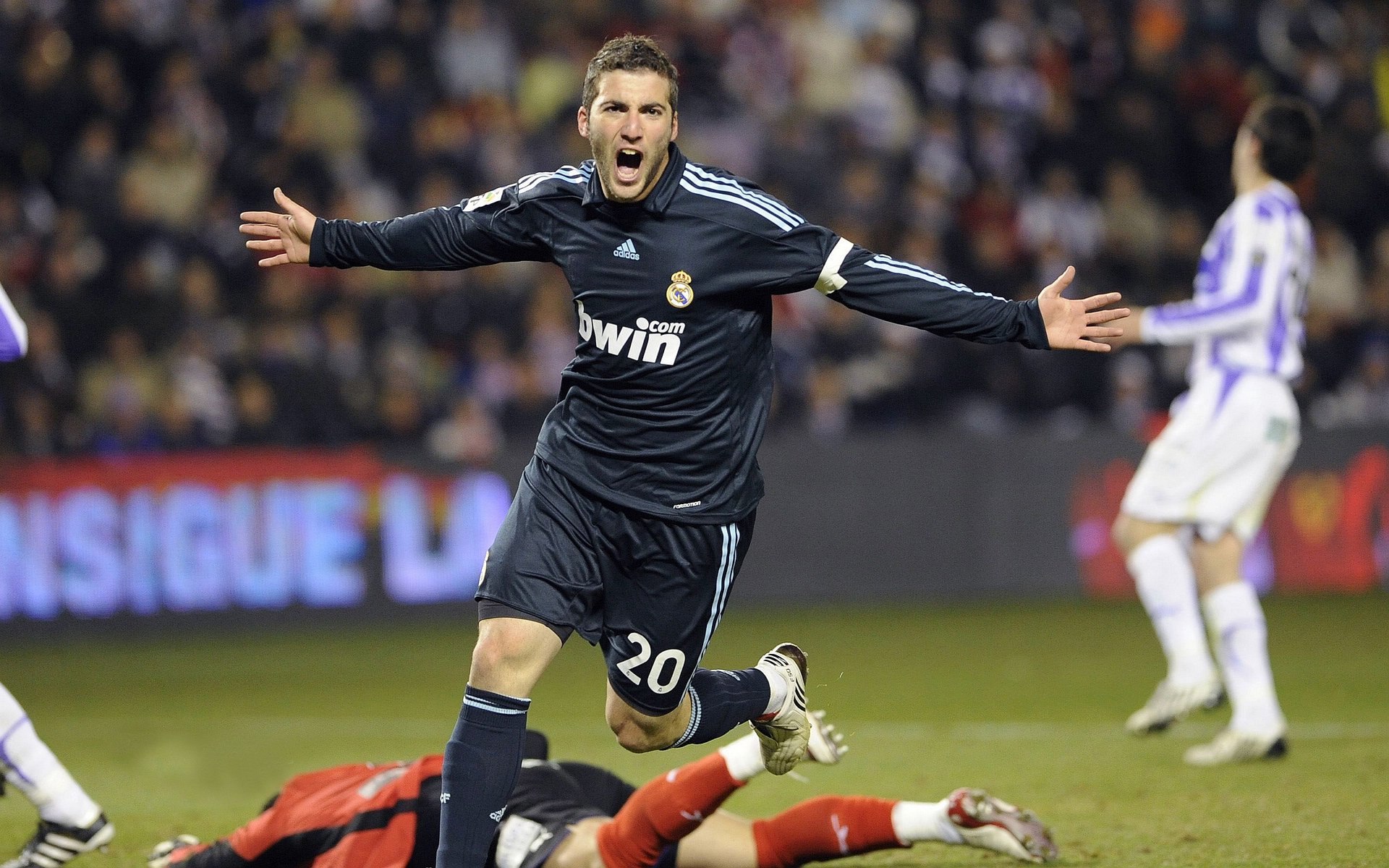 雄鹿一波流，密尔沃基的季后赛统治力如何带走公牛